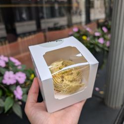 Velvet Lane - Pistachio vanilla cupcake