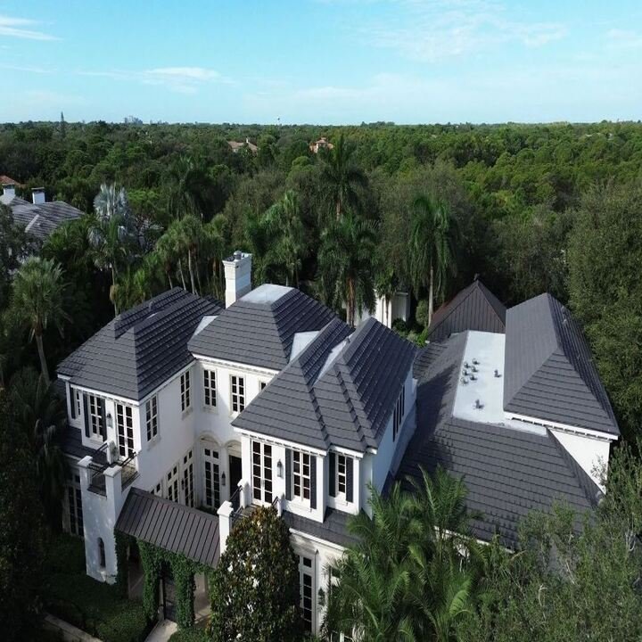 Slide of Leo Roofing & Construction