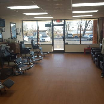 Rich's Barber Shop - Clean area - Barbers Near Me - Gallatin, Tennessee Rich's Barber Shop - Clean area - Barbers Near Me - Gallatin, Tennessee