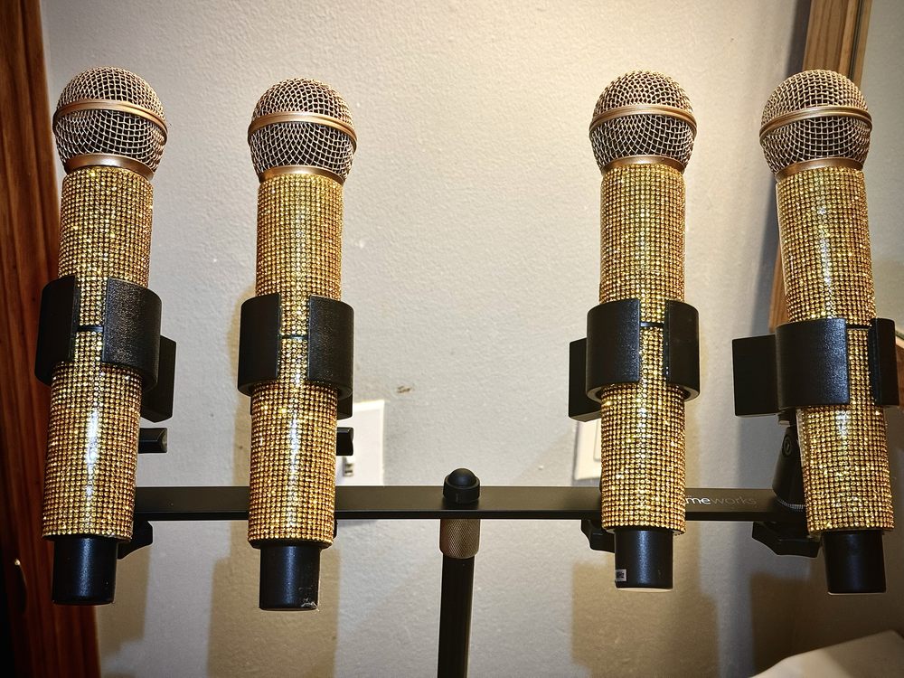 Thai - Lao- American karaoke And DJ services Logo