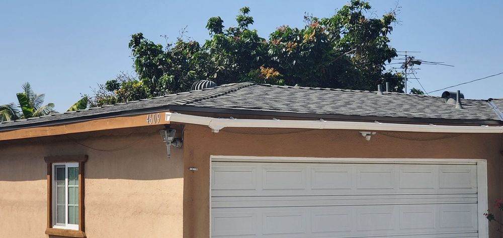 Slide of Lazaros Roofing