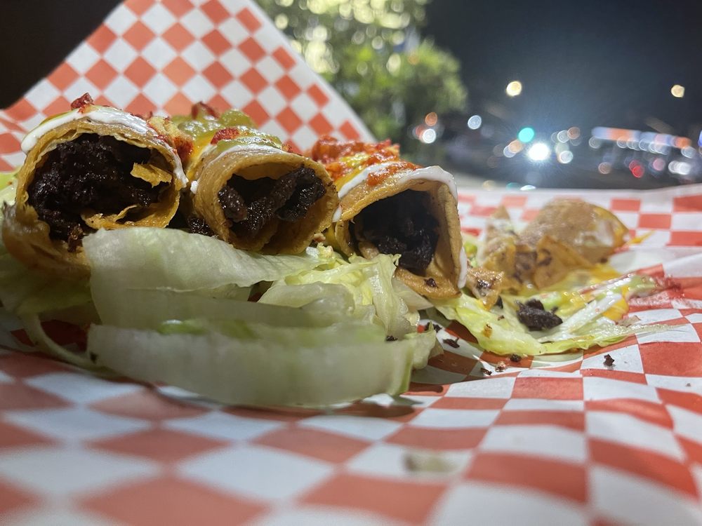 Los Desvelados Tacos: A Review of the Ultimate Late-Night Craving Crusher