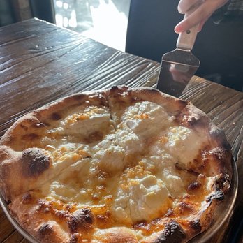 Gino's Italian Restaurant - Pizza Near Me - Oviedo, Florida