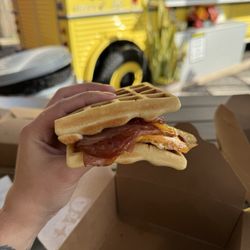 Bee coffee - Waffle breakfast sandwich