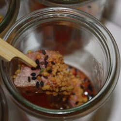 happa-happa - Lammspieß mit Cous-Cous an Tomatensalsa