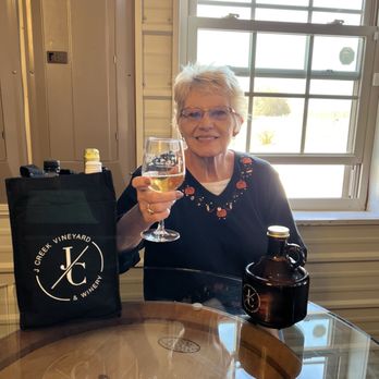Jowler Creek Vineyard & Winery - Wine Tasting Room Near Me - Platte City, Missouri