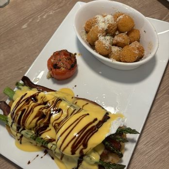 Toasted La Mesa - Bacon Benedict with Truffle Potatos - Breakfast & Brunch Near Me - La Mesa, California Toasted La Mesa - Bacon Benedict with Truffle Potatos - Breakfast & Brunch Near Me - La Mesa, California