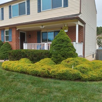 Grow N Mow - the front of a house - Lawn Services Near Me - Oxford, Pennsylvania Grow N Mow - the front of a house - Lawn Services Near Me - Oxford, Pennsylvania