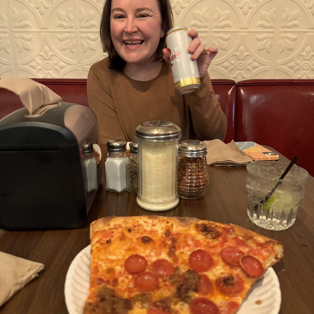 Big Mario’s Pizza - Slice of pizza and drinks from the bar - Pizza Near Me - Seattle, Washington Big Mario’s Pizza - Slice of pizza and drinks from the bar - Pizza Near Me - Seattle, Washington