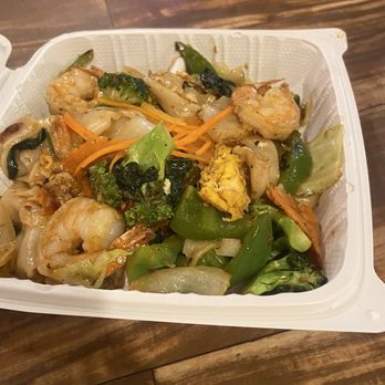 Khan & Phim Thai - Drunken noodles with shrimp - Food Trucks Near Me - Haleiwa, Hawaii Khan & Phim Thai - Drunken noodles with shrimp - Food Trucks Near Me - Haleiwa, Hawaii