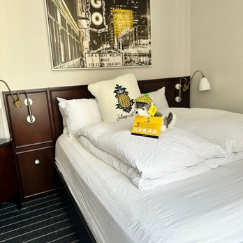 Staypineapple, An Iconic Hotel, The Loop - Hotels Near Me - Chicago, Illinois Staypineapple, An Iconic Hotel, The Loop - Hotels Near Me - Chicago, Illinois