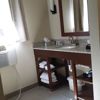 Comfort Inn & Suites - Hotels Near Me - Taylor, Michigan