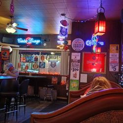 Center Lounge & Restaurant - Inside