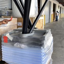 Estes Express Lines - This is a partial pallet with many missing items
