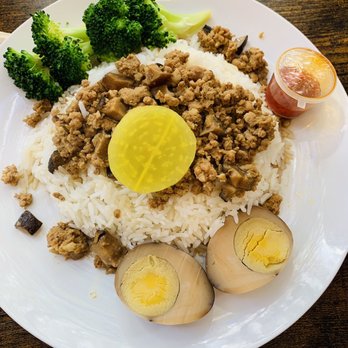 Cloud Nine Cafe Hawaii - Braised Pork & Tea Egg with Rice - Desserts Near Me - Honolulu, Hawaii