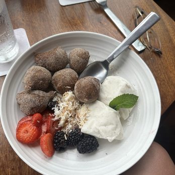 Monarch Ocean Pub - Hawaiian Donuts - Gastropubs Near Me - Del Mar, California