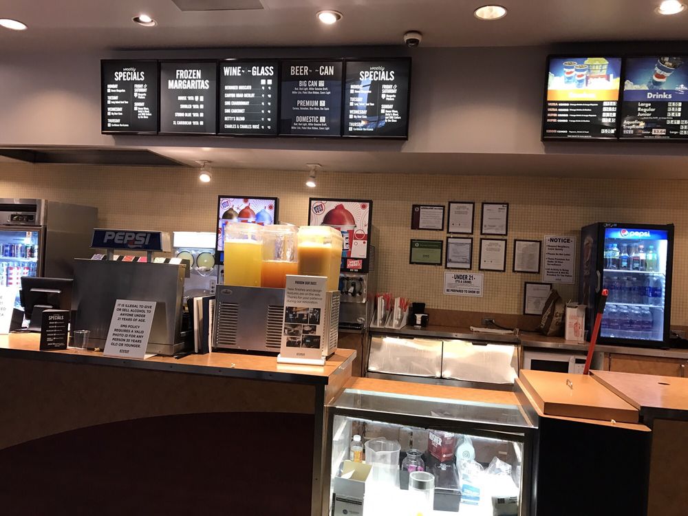 Studio Movie Grill Closed 166 Photos 151 Reviews Cinema 210 W 87th St Chicago Il United States Restaurant Reviews Phone Number Menu Yelp