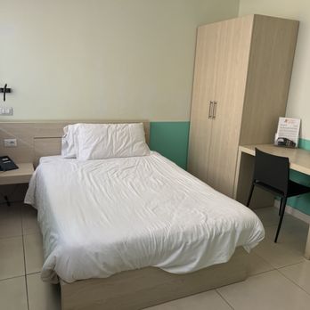 Domus Helena - Bedroom - Guest Houses Near Me - Rome, RM