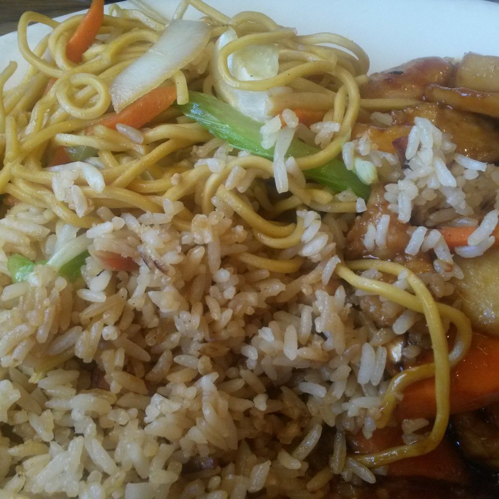 Pineapple chicken (after I dug in cuz' I couldn't wait) Pineapple chicken (after I dug in cuz' I couldn't wait)
