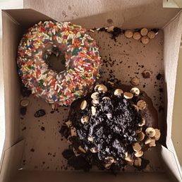 The vanilla glaze the peanut butter donut were great The vanilla glaze the peanut butter donut were great