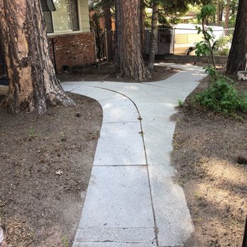 Poseidon Valley Tree Service - Clean front yard after all the pine needles and other debris removed. - Tree Services Near Me - Running Springs, California Poseidon Valley Tree Service - Clean front yard after all the pine needles and other debris removed. - Tree Services Near Me - Running Springs, California