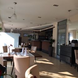 Restaurace U Barbory - Slunce má přístup obřími okny do celé restaurace
