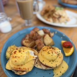 Café Kaila - Eggs Bennie