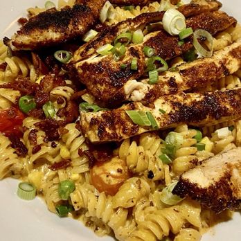 GroundLevel 105 - Sriracha Chicken Alfredo - Wine Bars Near Me - Lombard, Illinois
