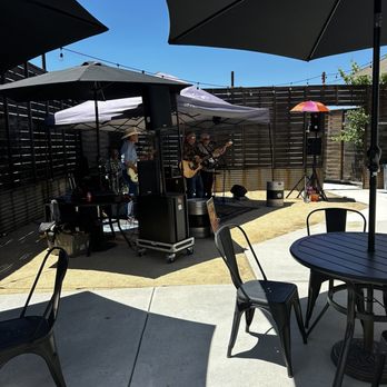Damm Vineyards - Shaded patio with live band. - Wine Tasting Room Near Me - Hollister, California