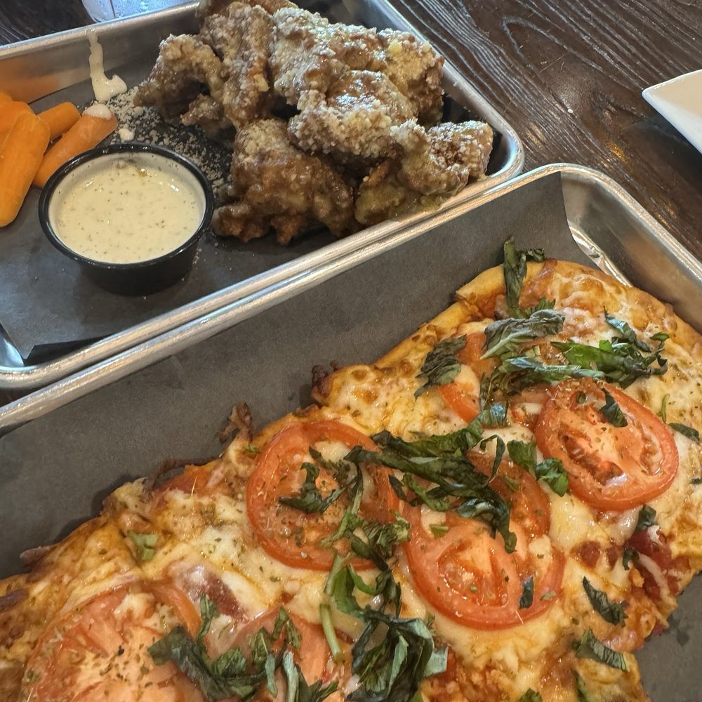 Iron Forge Brewing Co. - Flat bread and boneless wings - Breweries Near Me - Sevierville, Tennessee