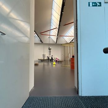 Kunsthal - Blick in die Ausstellung "Silvie Fleury: Yes to all" - Museums Near Me - Rotterdam, ZH