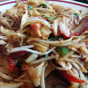 Pagoda Restaurant - Jacksonville - Presentation of the chow funn - Cantonese Near Me - Jacksonville, Florida Pagoda Restaurant - Jacksonville - Presentation of the chow funn - Cantonese Near Me - Jacksonville, Florida