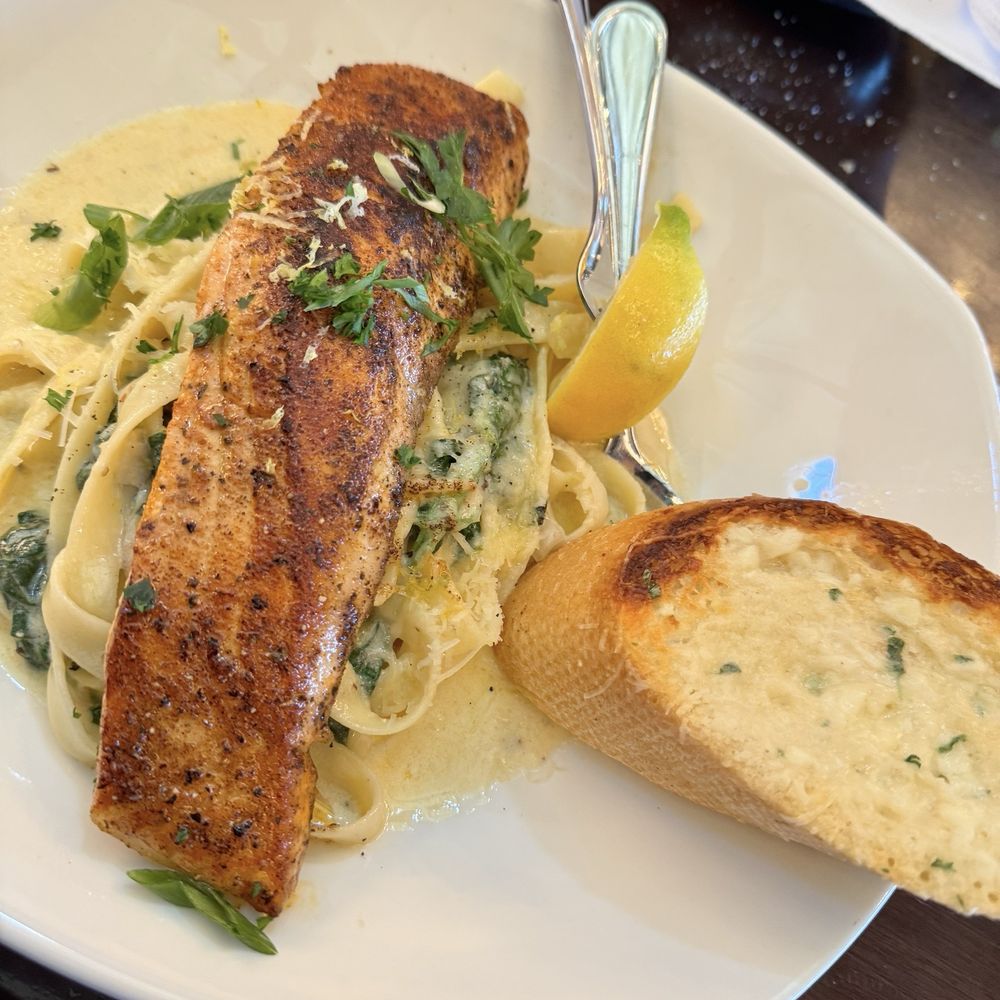 Pappadeaux Seafood Kitchen - Seafood Near Me - Austin, Texas