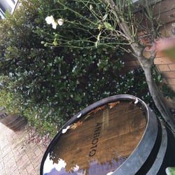 Angullong Cellar Door And Wine Tasting - Small but good looking courtyard !