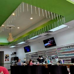 Royal Nails & Spa - Inside