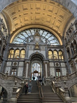 Antwerpen-Centraal station by null