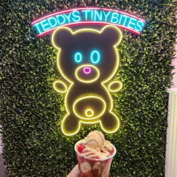 Teddys Tiny Bites - Dubai Chocolate Strawberry Cup - Desserts Near Me - Los Angeles, California Teddys Tiny Bites - Dubai Chocolate Strawberry Cup - Desserts Near Me - Los Angeles, California