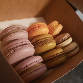 Delice Et Chocolat - Passionfruit, coffee, caramel, earl grey macarons - Chocolatiers & Shops Near Me - Ardmore, Pennsylvania