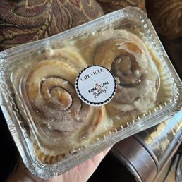 The viral mama llama cinnamon rolls