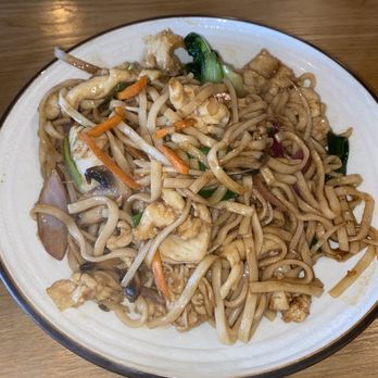 Zen Dumpling - Chicken and stir fry noodles - Soup Near Me - Orlando, Florida