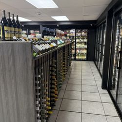 Los Serranos Market - Wine rack