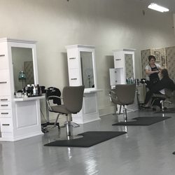Pin Up Salon - Very clean and open!