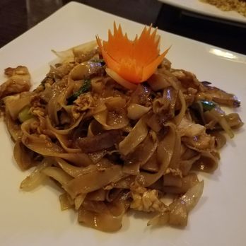 Pop Thai Restaurant - Chicken drunken noodles - Thai Near Me - Orlando, Florida Pop Thai Restaurant - Chicken drunken noodles - Thai Near Me - Orlando, Florida