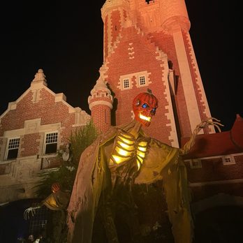 Casa Loma - Giant pumpkins! - Museums Near Me - Toronto, Ontario