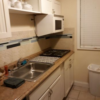 Siesta Motor Inn - Kitchenette with real dishes - Hotels Near Me - Titusville, Florida Siesta Motor Inn - Kitchenette with real dishes - Hotels Near Me - Titusville, Florida