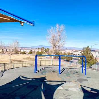 Red Ridge Park - Older kid's swing set - Parks Near Me - Las Vegas, Nevada