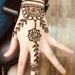 New Looks Brows - Henna tattoo
