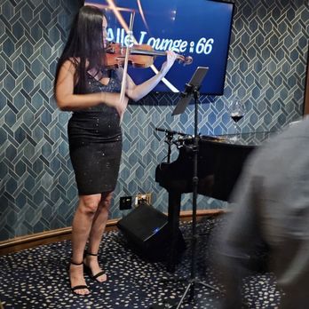 Alle on 66 - Lady performing :) - Lounges Near Me - Las Vegas, Nevada