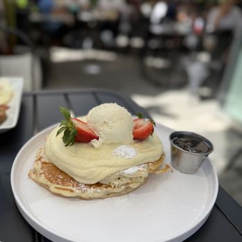 Fambrini's Cafe - O LA LA Buttermilk Pancakes - Sandwiches Near Me - Palo Alto, California