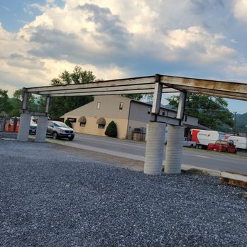 JJ's Meat Shak - Parking lot - Barbeque Near Me - Buena Vista, Virginia